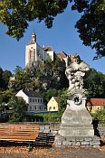 Raabs an der Thaya  hrad od sochy Jana Nepomuckho