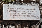 Bergamo – Rocca, tabule připomínající Jana Lucemburského