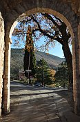 Assisi – brána v městských hradbách pod Rocca Minore