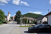 Breznica – hradní vrch z obce