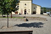 Ľutina – bazilika, v popředí základy původního kostela