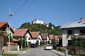 Ľupčiansky hrad z obce od JZ