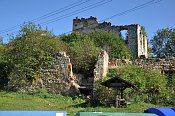 Dúbravica – starší část kaštelu a hospodářské budovy